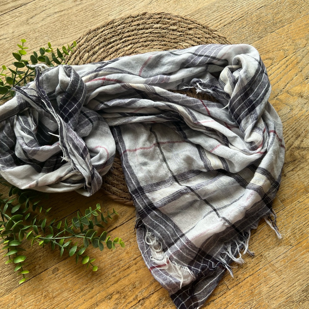 Chic Soul Navy and White Plaid Scarf